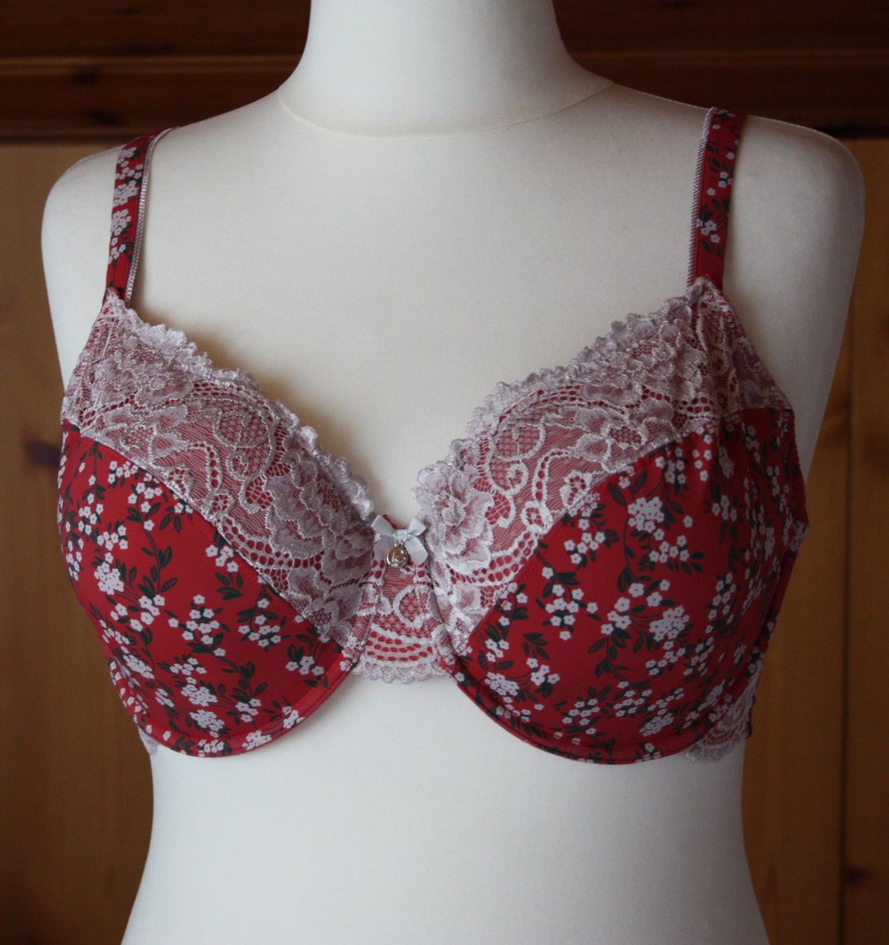 Altra biancheria intima: BH rost-bunt 85DD (11) – Usato da Flüelen venduto da Diversicum-Curvy