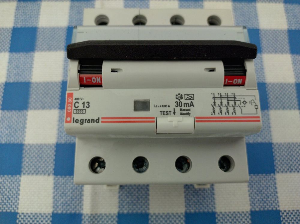 Legrand 08080 FI LS C 13 30mA | Kaufen auf Ricardo