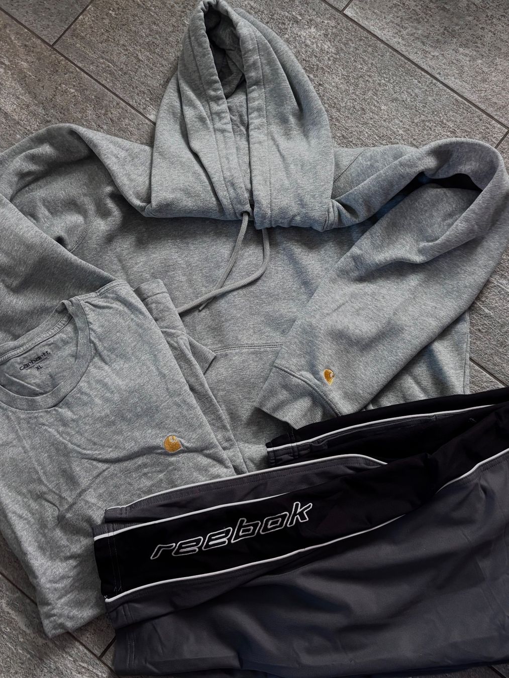 Lotti di vestiti: Carhartt & Reebok set – Usato da Horgen venduto da manon_archives