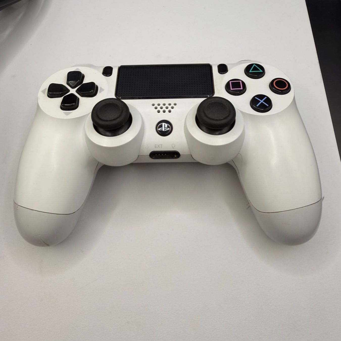 Sony Consoles: Playstation 4 Pro 1TB Weiss – D'occasion à Düdingen par Nerdworld 1