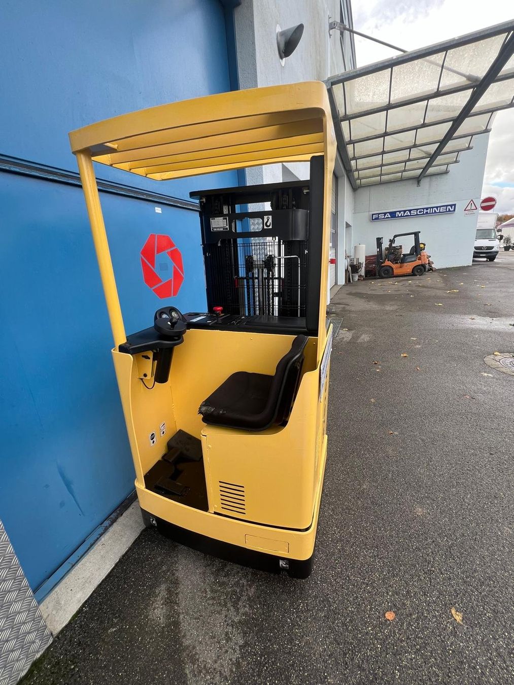 Carrelli elevatori e a forche: HYSTER Elektro-Quersitz-Gabelstapler 1.5 ton, 4.3 m – Usato da Aarwangen venduto da fsa-maschinen 1
