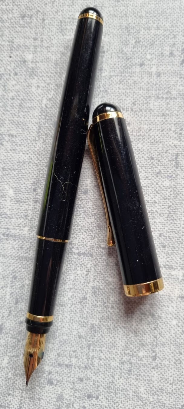Altro in Decorazioni & Accessori: Porte plume noir – Usato da Fontenais venduto da Aube-sauvage.2