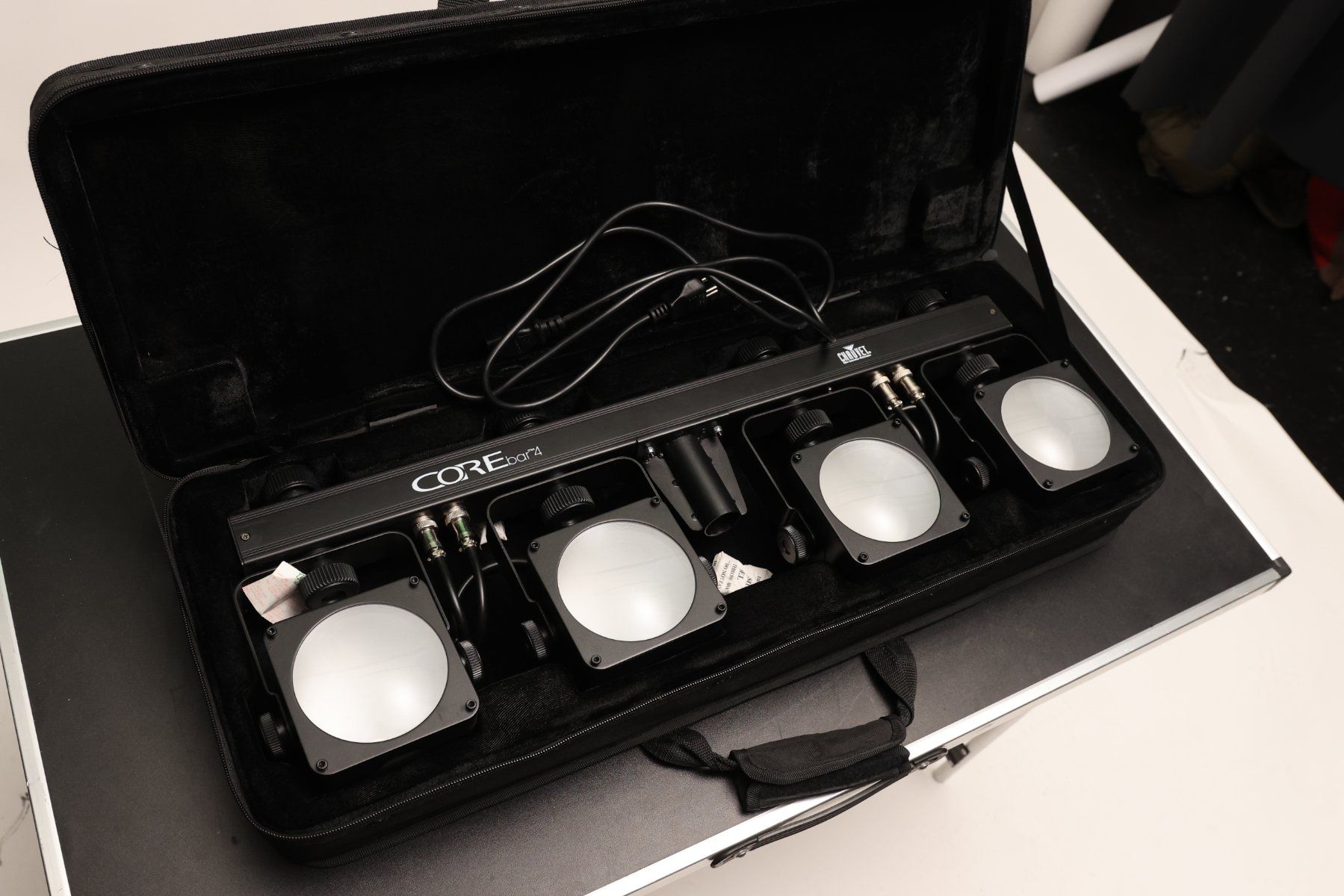 Lampes: Chauvet DJ COREbar 4 kit éclairage LED + trépied – D'occasion à Cologny par Mig210 1