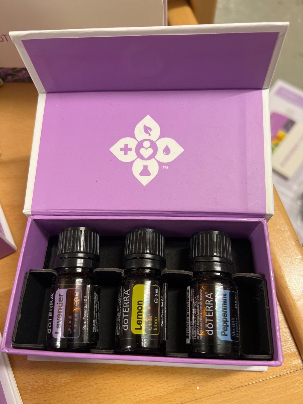 Doterra Ätherische Öle: doTerra Introductory Kit – Neu und originalverpackt aus Goldach von  1
