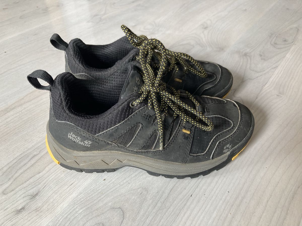 Jack Wolfskin Scarpe da uomo: Outdoorschuh Jack Wolfkin 33 – Usato da Amden venduto da Karplusan