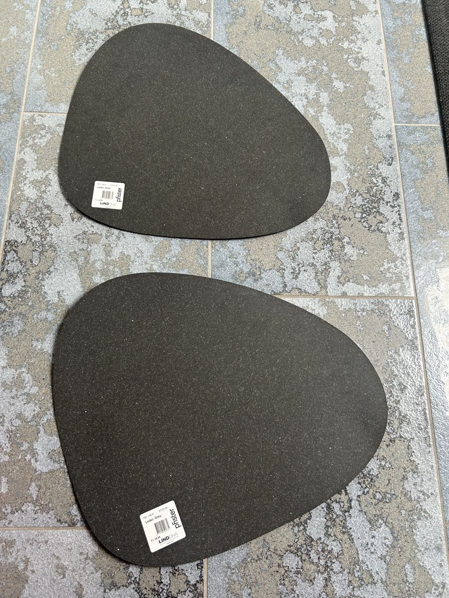 Pfister Set di tavolo e panche: 2 Tischset in grau von Pfister Neu! – Nuovo (secondo la descrizione) da Allschwil venduto da meeresperle 1