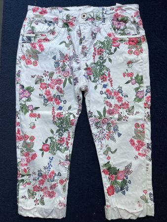 italienische 3/4 Stretchhose weiss Blumenmuster rosa Gr.S/36