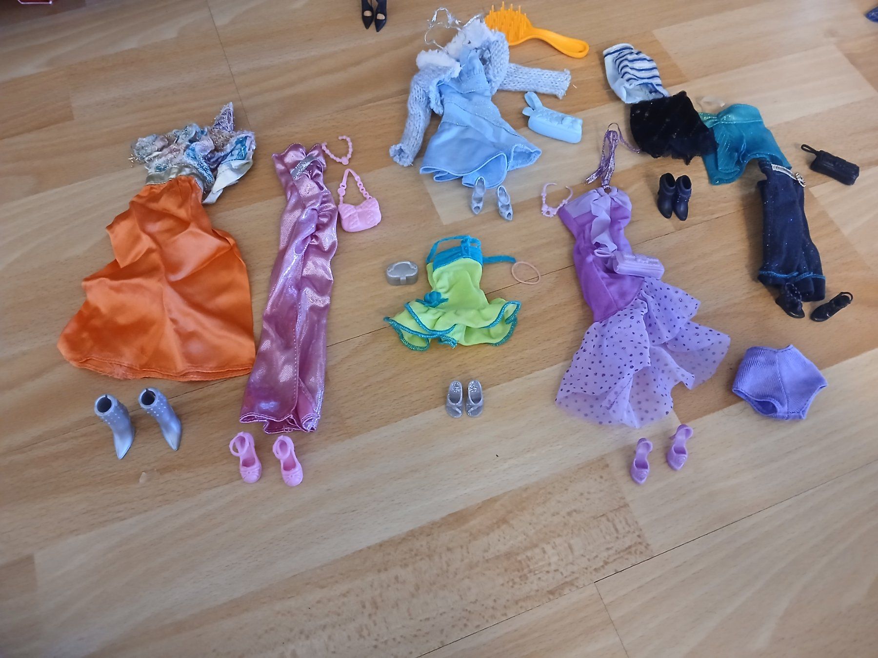 Hasbro Puppen: Braunhaarige Barbie – Gebraucht aus Bärschwil von kik_c28v 3