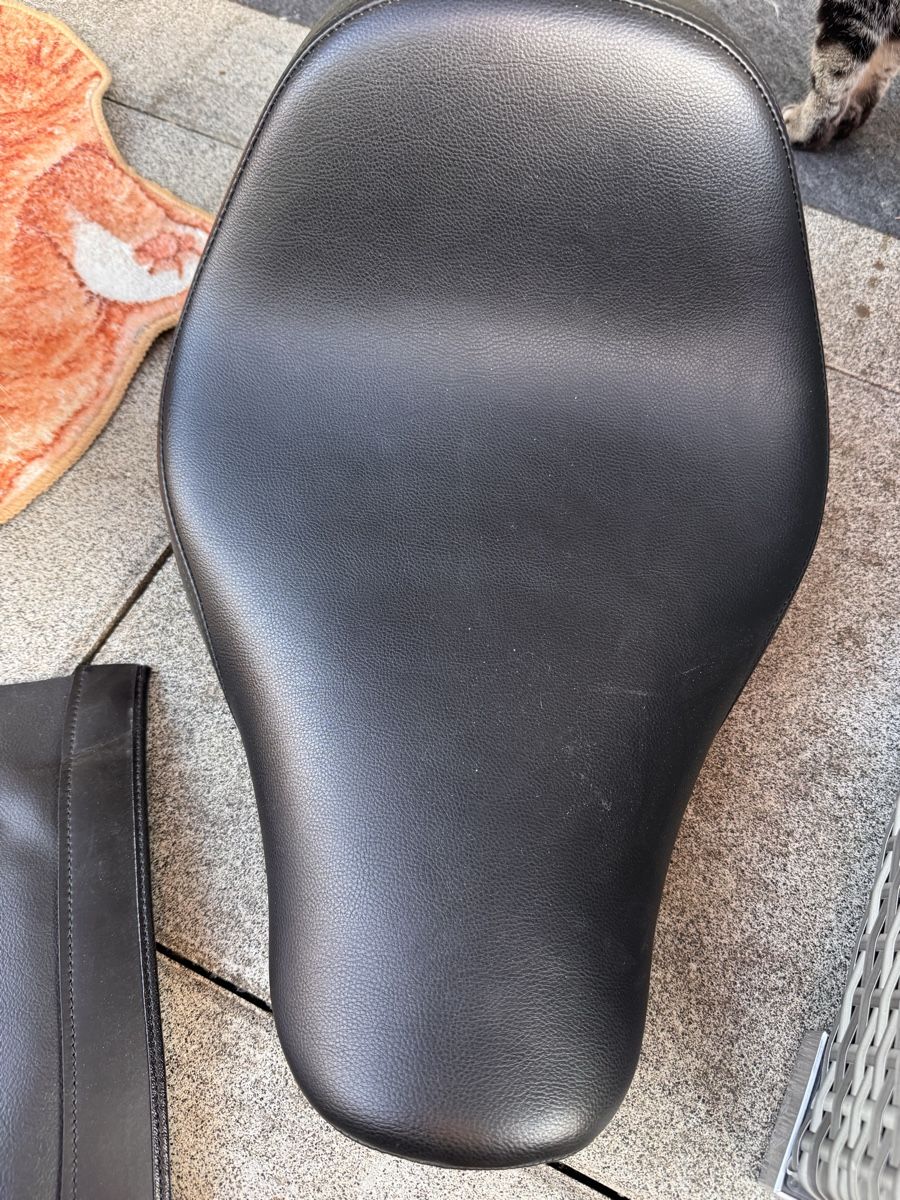 Toutes les pièces détachées moto: Selle mono softail – Neuf (Voir description) à Peseux par anja1977 1