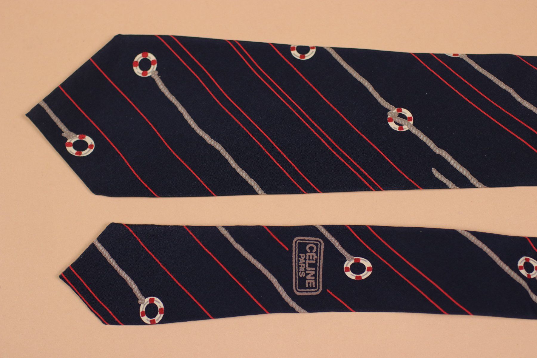 Celine Cravatte: Vintage Celine Silk Tie – Usato da Hombrechtikon venduto da BAZ-Vintage