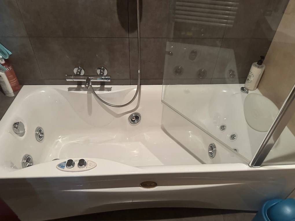 Jacuzzi Whirlpool: Baignoire jacuzzi – Gebraucht aus Genève von guner