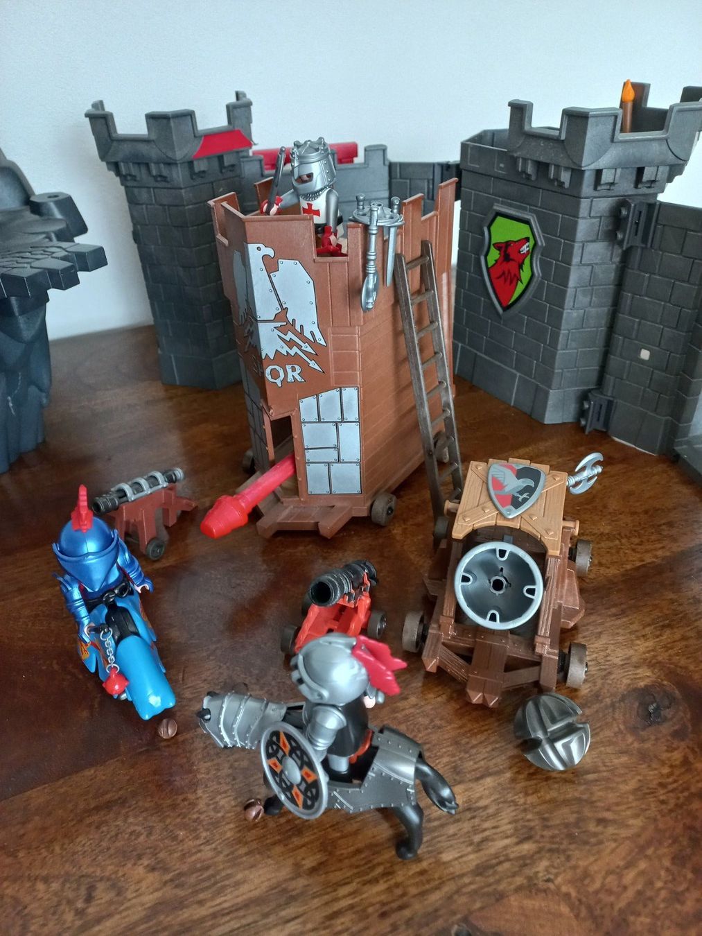 Playmobil Spielzeuge: Playmobil Ritter mit Burgen – Gebraucht aus Lachen SZ von  8