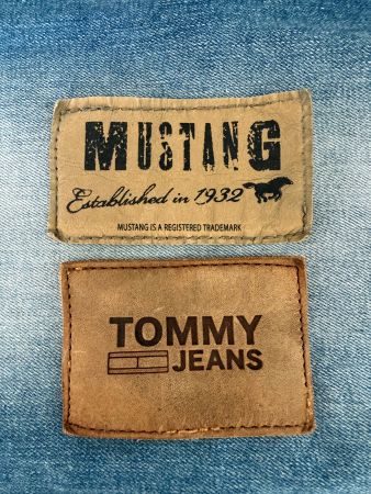Mustang und Tommy Jeans - Labels / Badge !