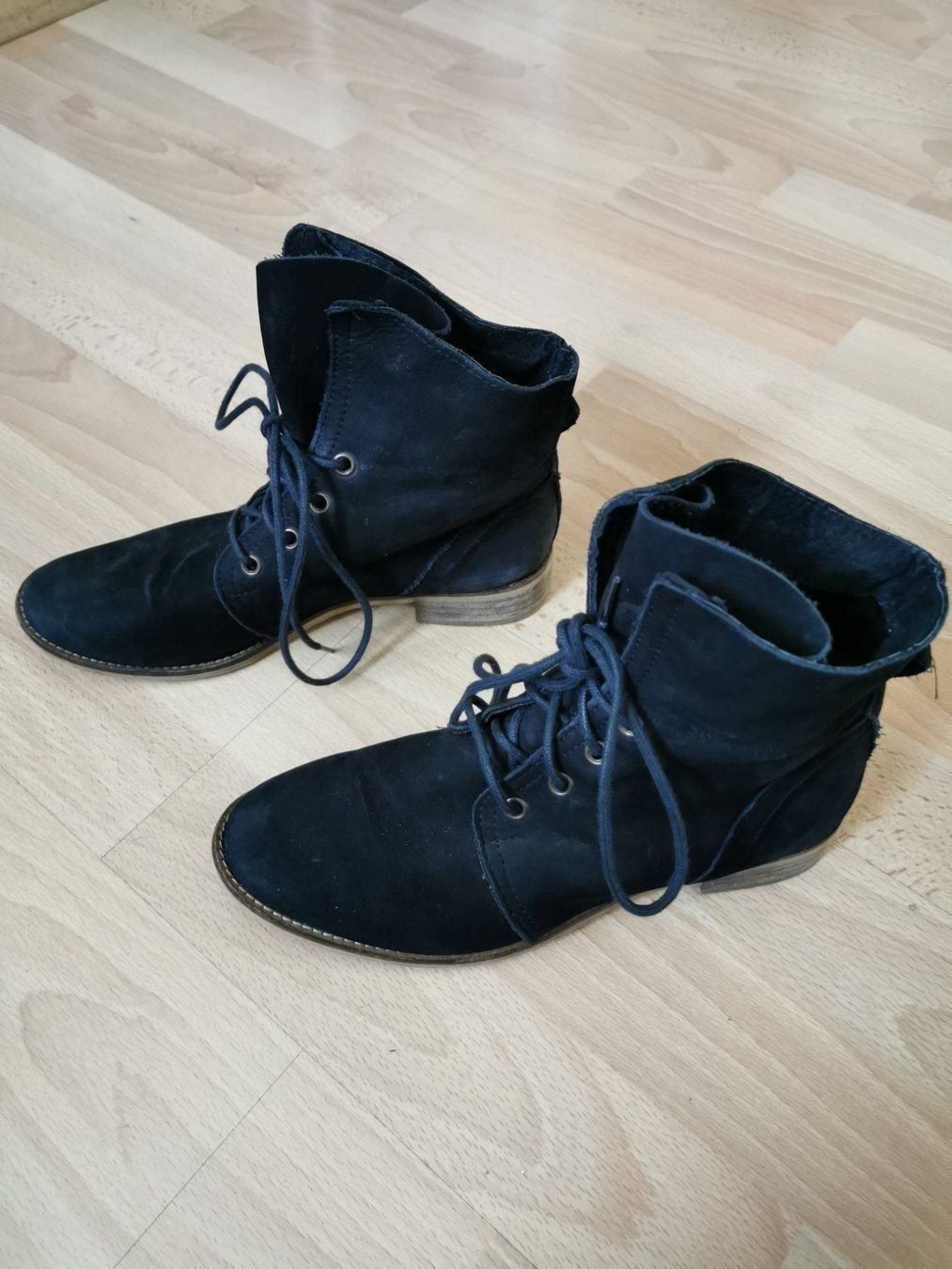 Scarpe da donna: Schwarze Stiefelleten Grösse 37 – Usato da Unterägeri venduto da Fiobi 1