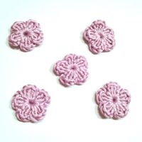 5x Blumen lila gehäkelt 25 mm