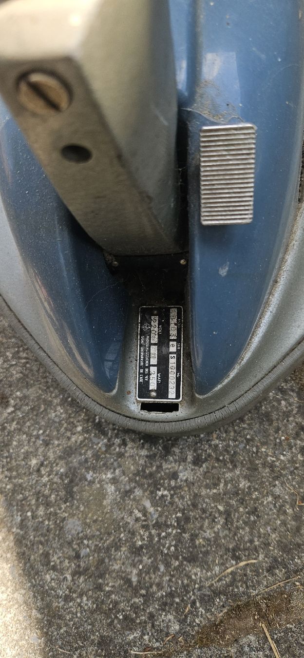 Tutte le macchine: Fast schon antike Poliermaschine von VOLTA – Usato da Wattenwil venduto da eveviola 2