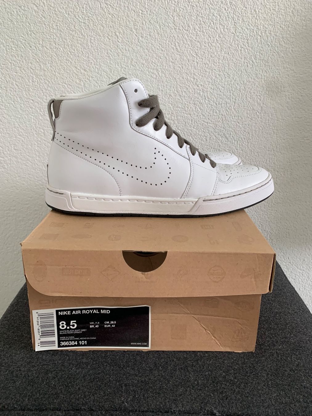Nike Scarpe da uomo: NIKE AIR ROYAL MID 366384 101 – Nuovo e nell'imballaggio originale da Meggen venduto da spyder718