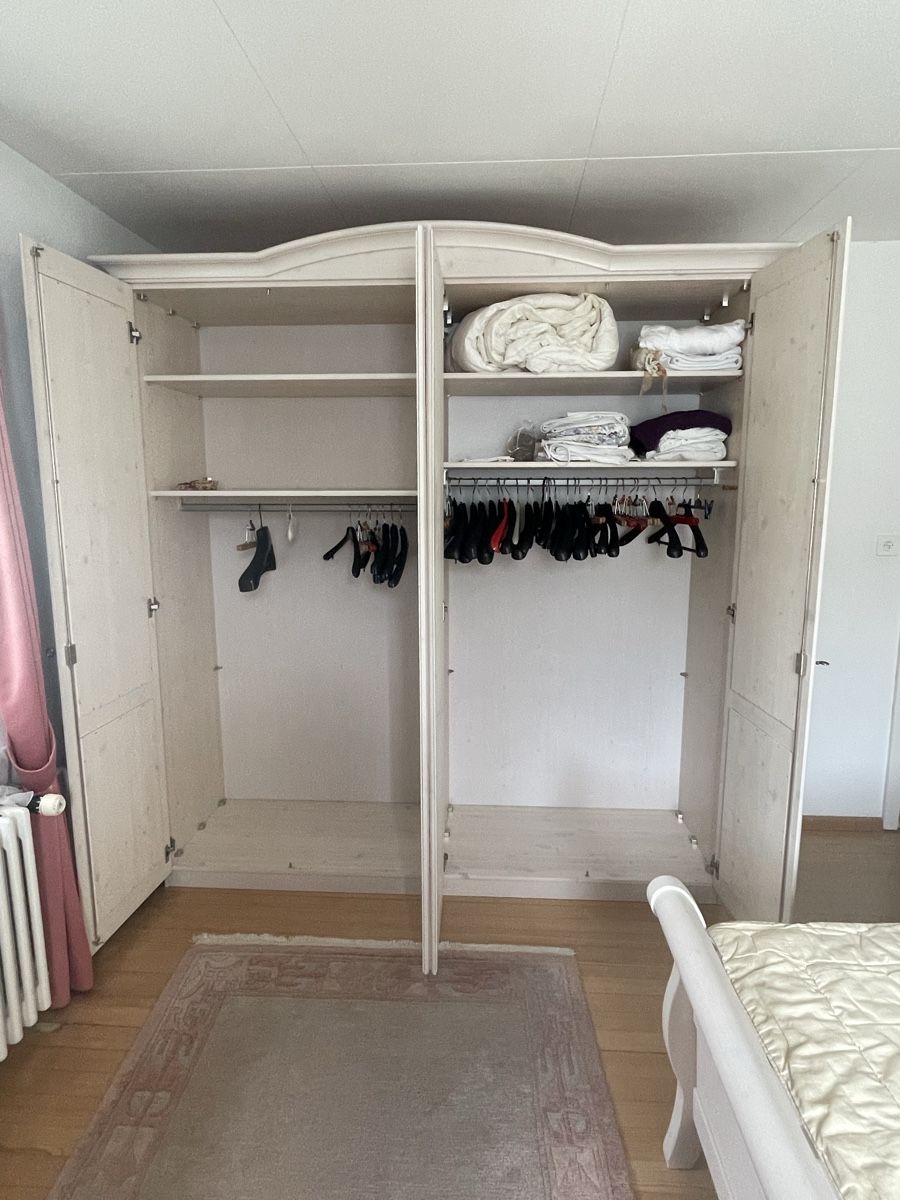 Armoires: Schrank weiss  – D'occasion à Seltisberg par Erdbi 1