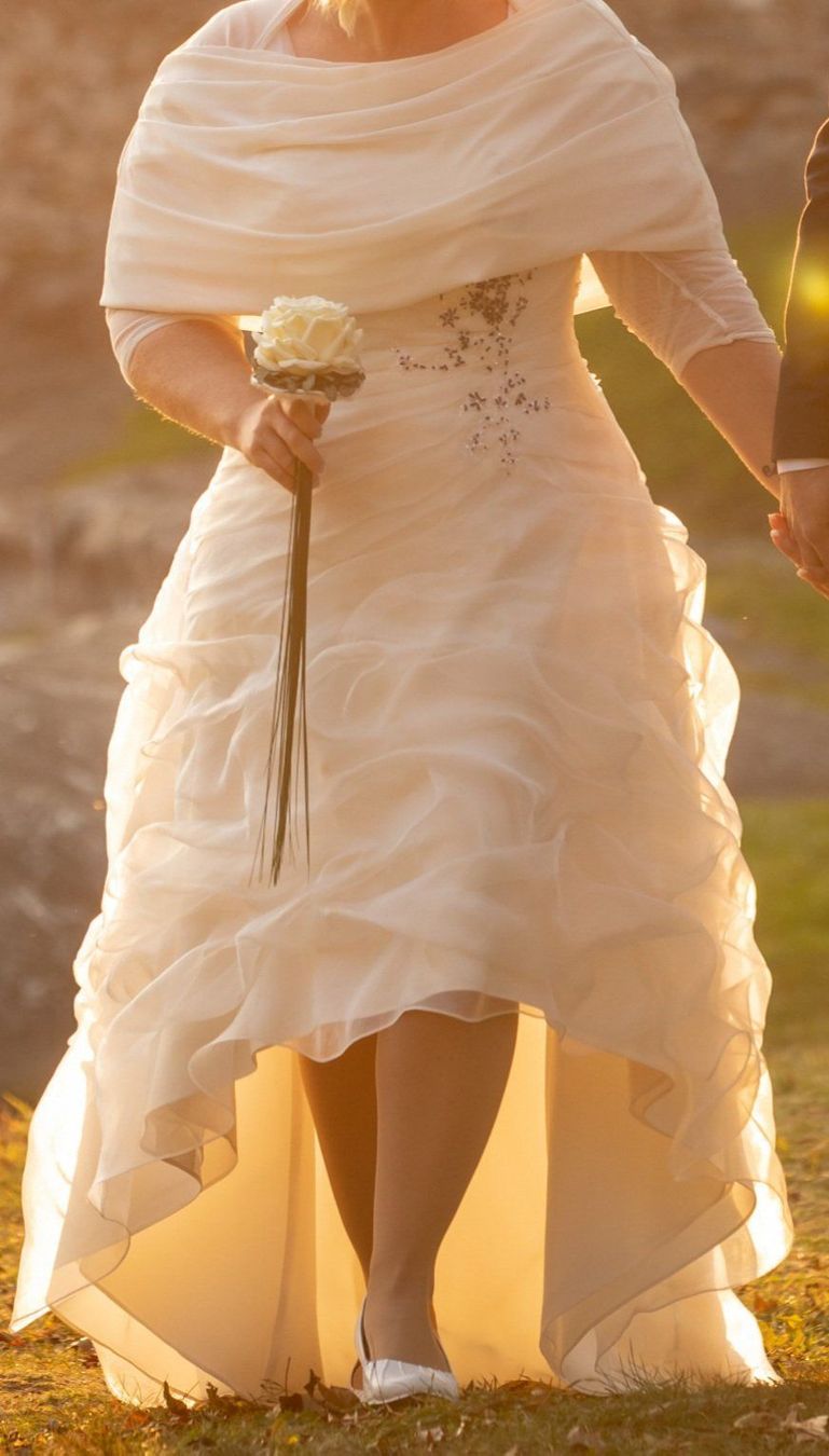 Lots de vêtements: Bellissimo abito da sposa XL – D'occasion à Giubiasco par A.B00