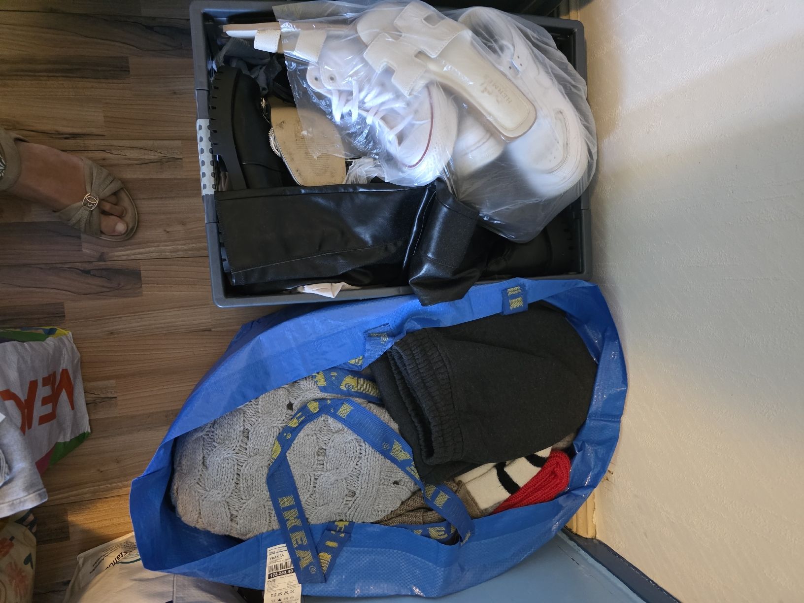 Kleiderpakete: Kleider und Schuhe – Neu (gemäss Beschreibung) aus Brugg AG von rup_55tj 1