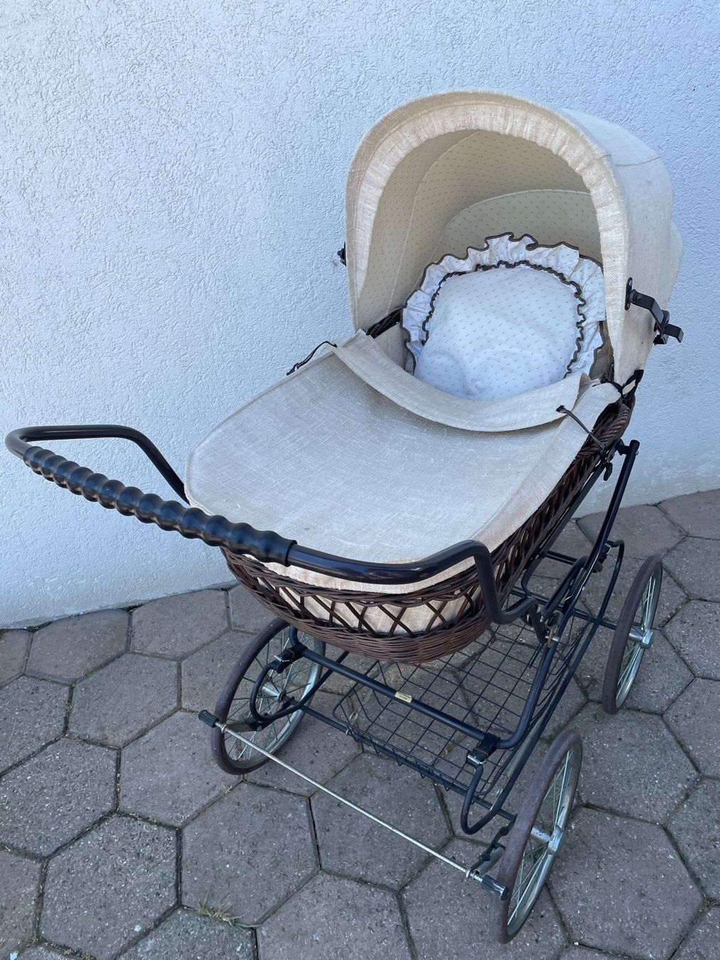 Carrozzine: Kinderwagen Jg. 1984 – Usato da Walliswil b.Wangen venduto da Stockente33