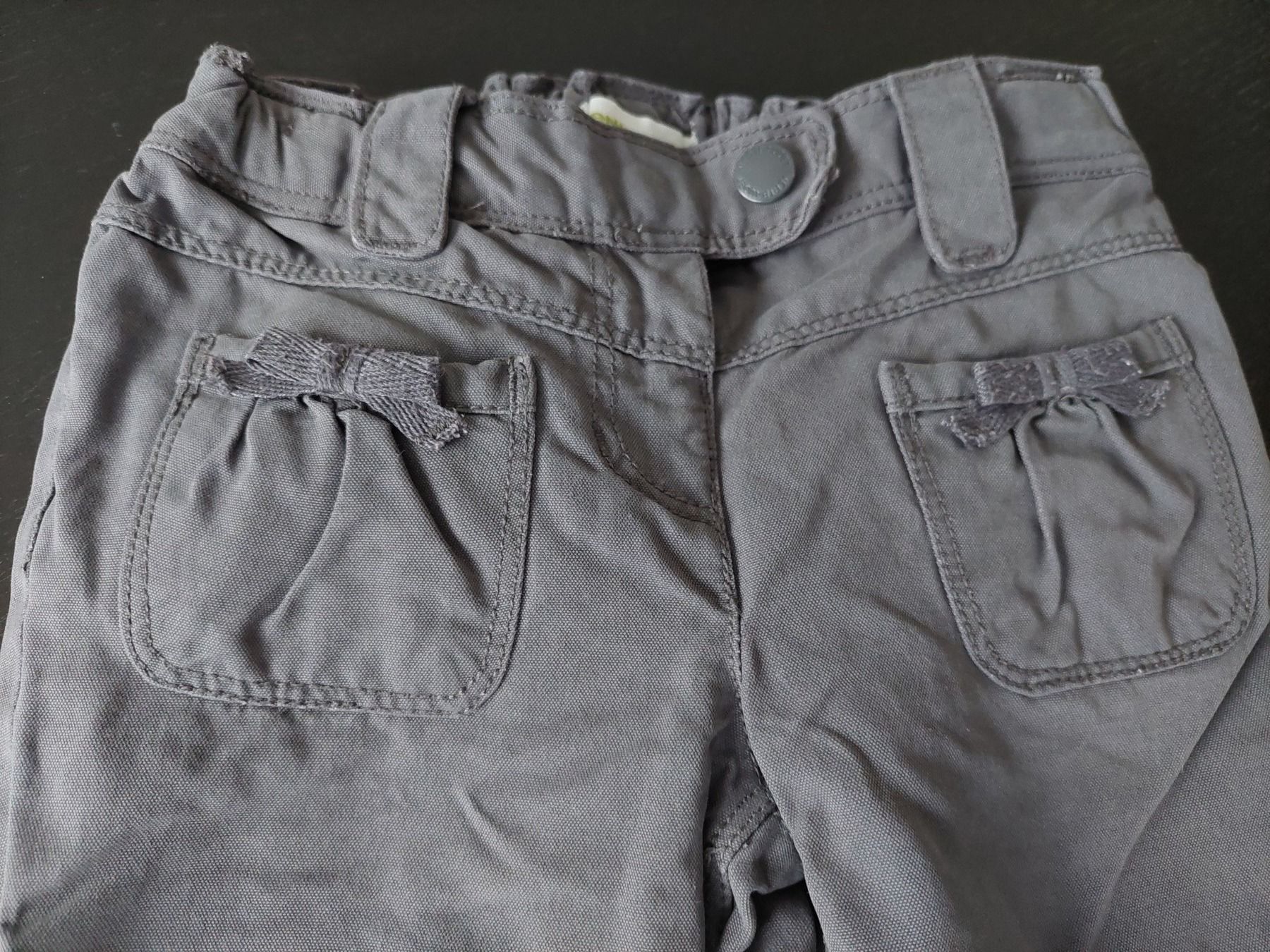 Vertbaudet Pantaloni: Graue Hose von Vertbaudet Gröse102 – Usato da Wiesendangen venduto da troawus 1