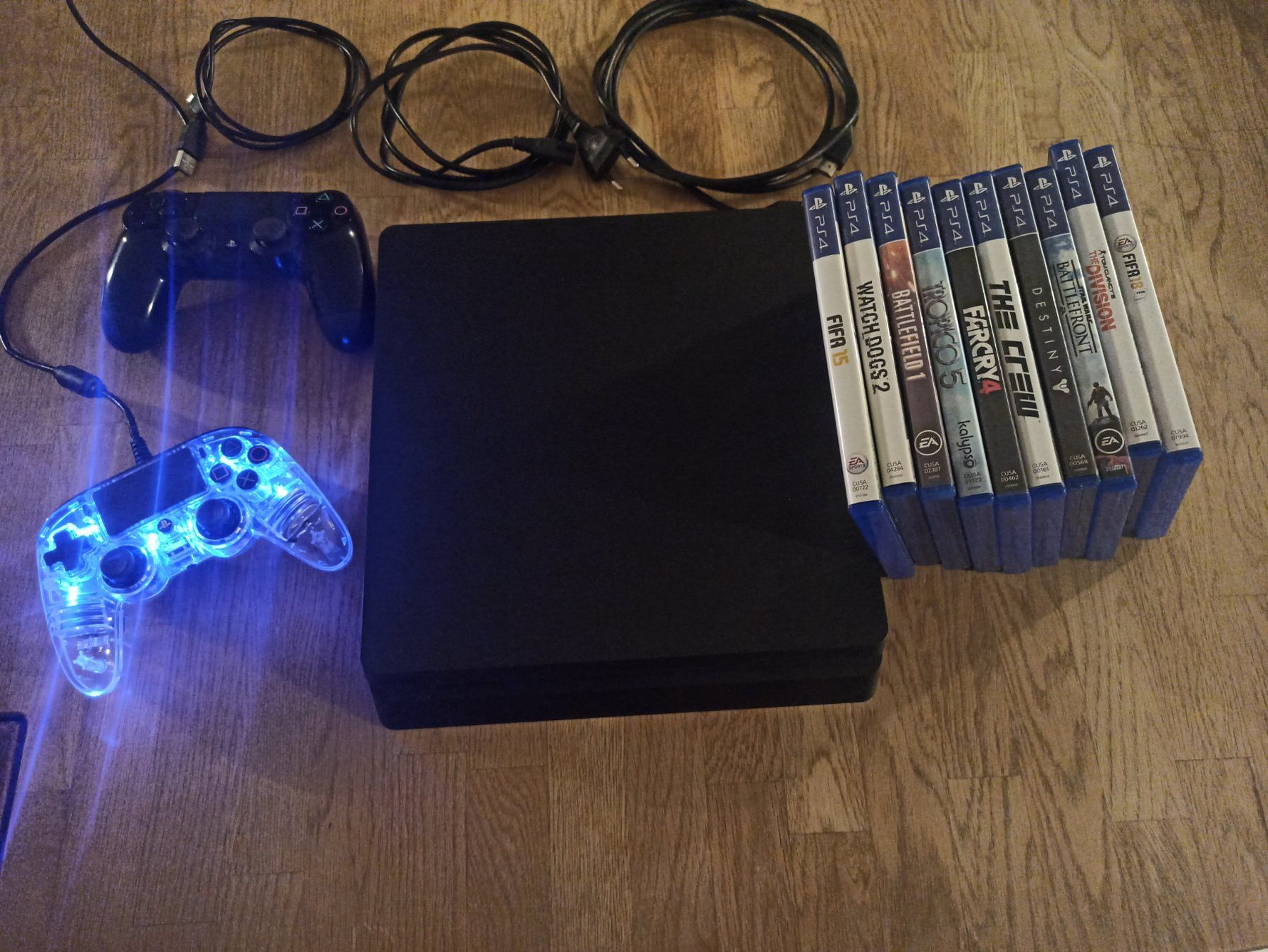Sony Konsolen: Sony - PlayStation 4 - PS4 SLIM / Controller / Spiele / usw. – Gebraucht aus Oberweningen von mar_87mx