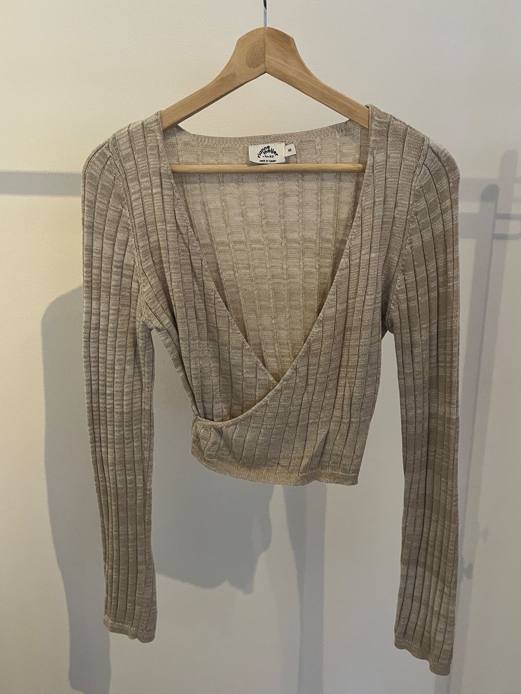 Na-kd Top: Crop top à manche longue, col cache-cœur – Usato da Savagnier venduto da taianab