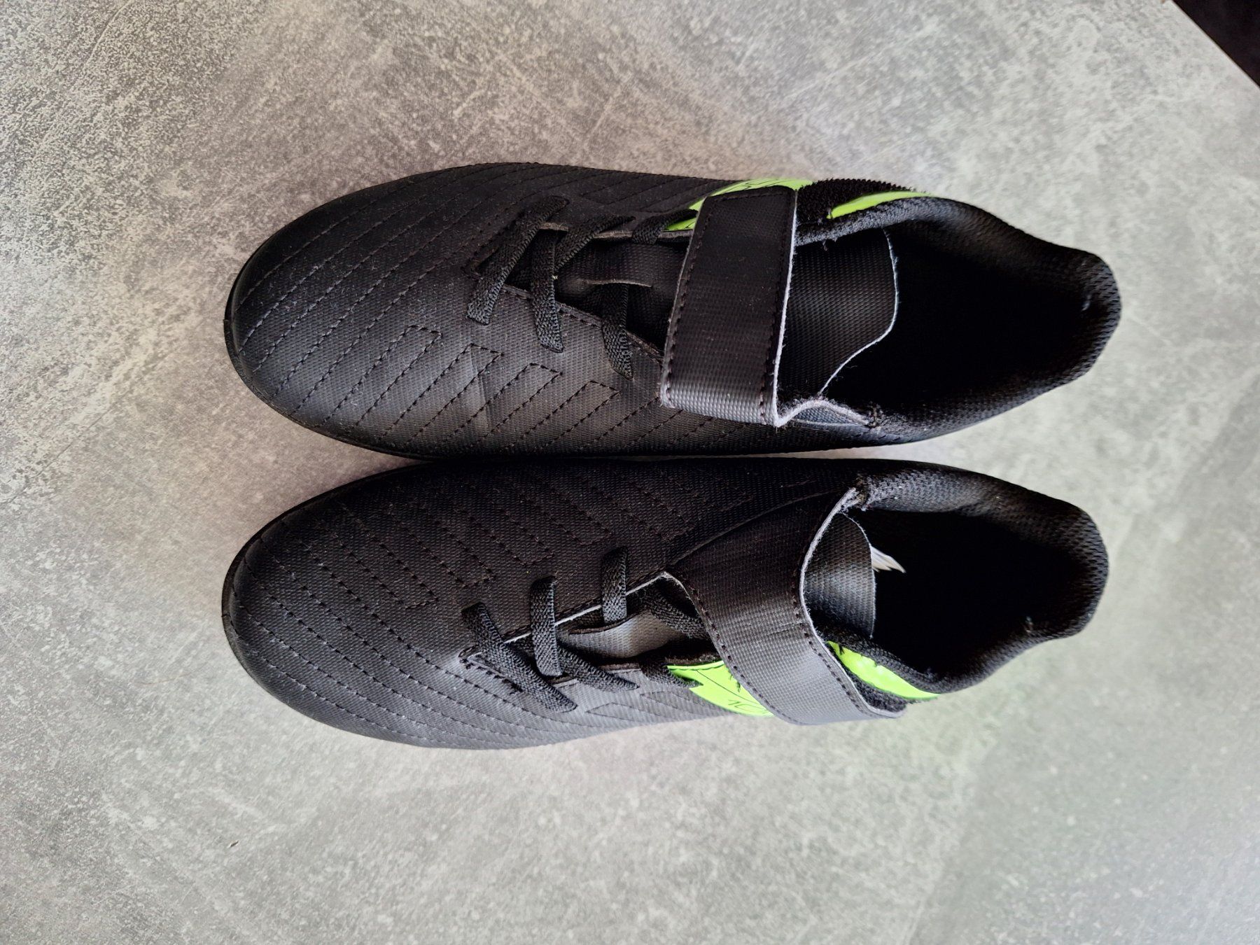 Scarpe per ragazzi: Fussball Schuhe Grösse 34 – Usato da Egerkingen venduto da Niceli1 2