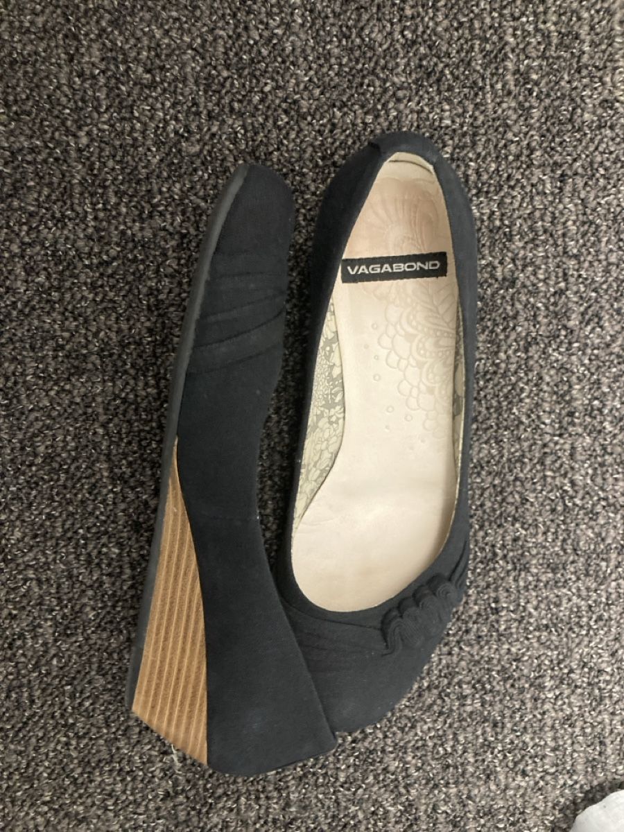 Vagabond Scarpe da donna: Schwarze Vagabond pumps mit Keilabsatz - 38 – Usato da Wynau venduto da Sunshinee_77 1