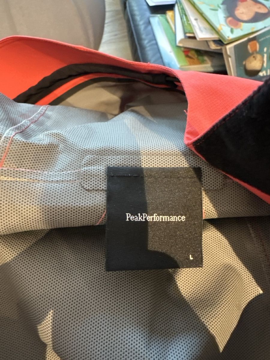 Peak Performance Giacche: Peak Performance Hardshell Jacke rot Grösse S gebraucht – Usato da Luzern venduto da Jill08 3