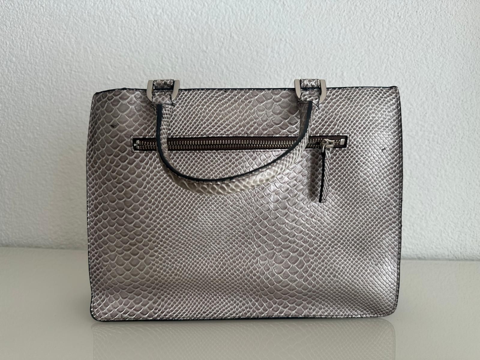 Guess Borse da donna: Guess Handtasche - Silber mit Schlangenmuster – Nuovo (secondo la descrizione) da Olten venduto da MattRed 1