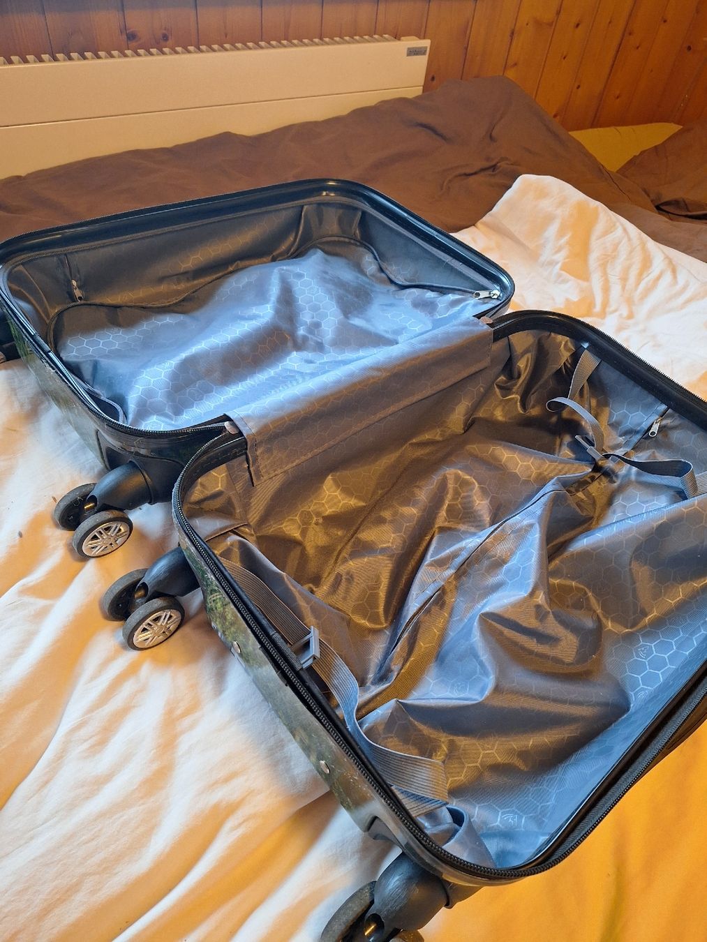 Valises de voyage: Kleiner Rollkoffer – D'occasion à Reichenbach i. K. par mia_w8ff 4