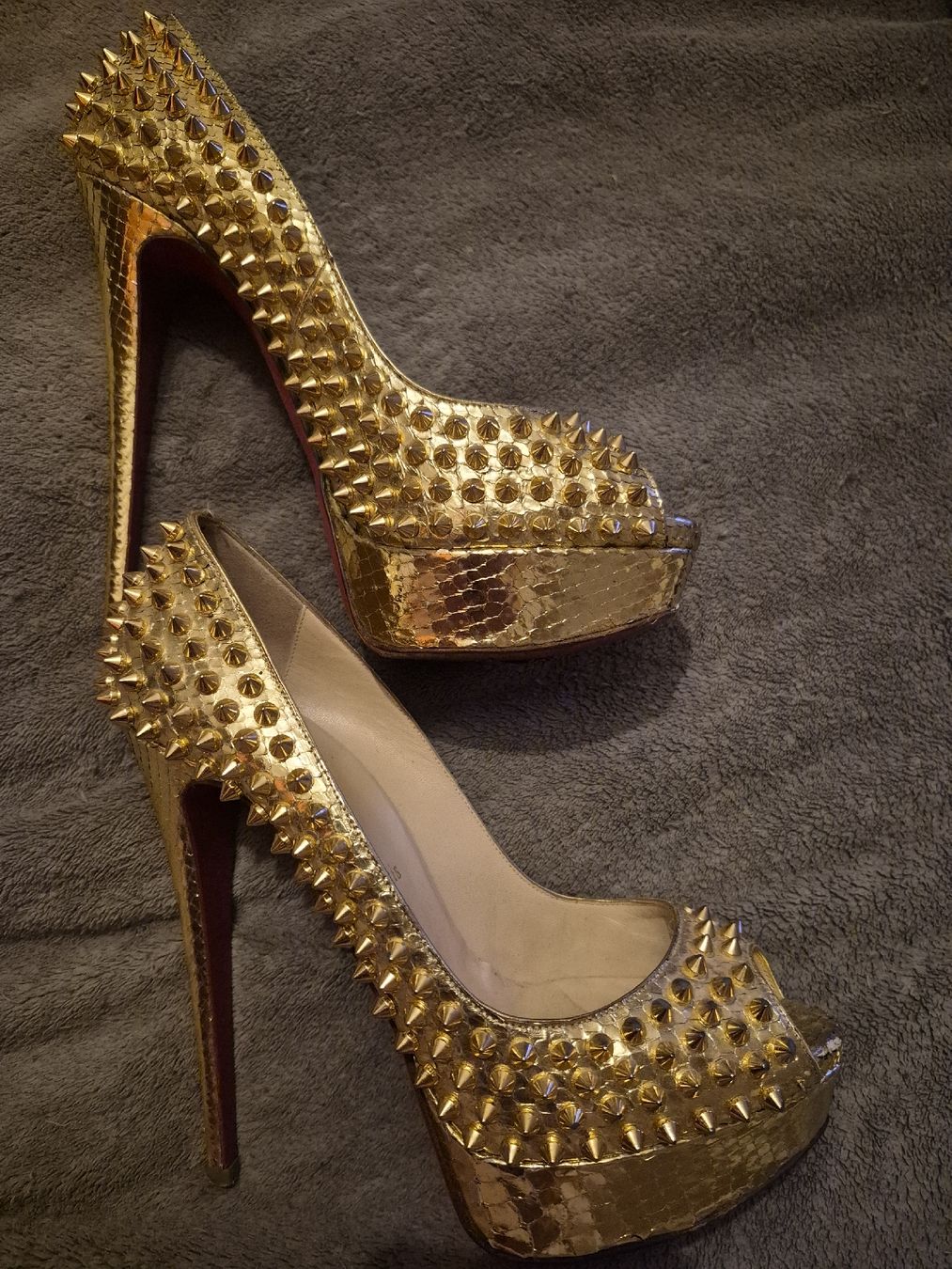 Christian Louboutin Damenschuhe: Louboutin dorées t39 – Gebraucht aus Lausanne von Mau