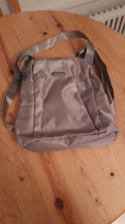 Sac à dos ou bandoulière multipoches pratique et spacieux