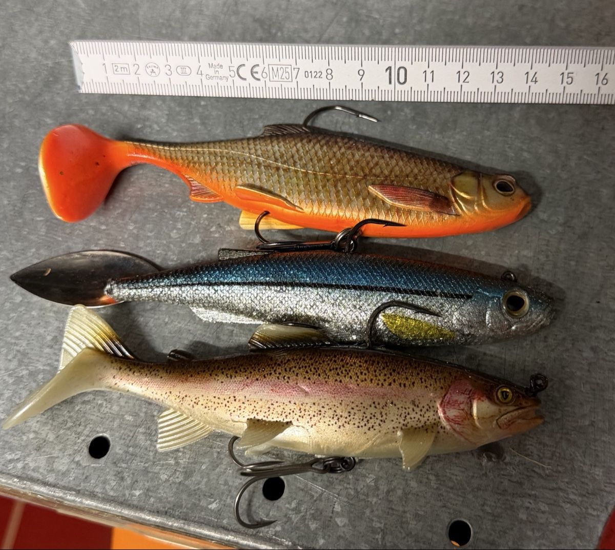 Köder: Lot de 3 leurres souples poisson – Neu (gemäss Beschreibung) aus Preverenges von Jojoa35