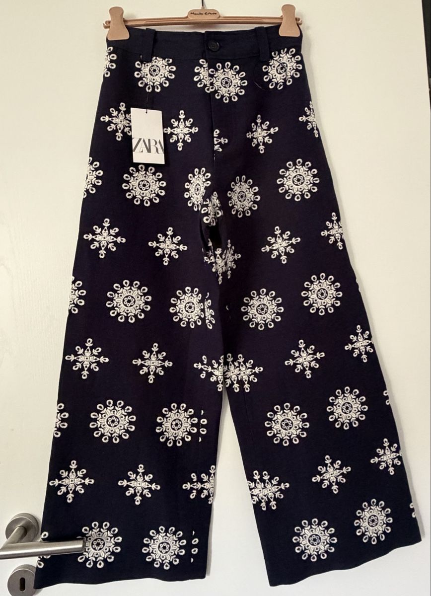 Zara Pantaloni: Pantalone con ricami Zara blu scuro – Nuovo e nell'imballaggio originale da Muzzano venduto da nat_x9hf