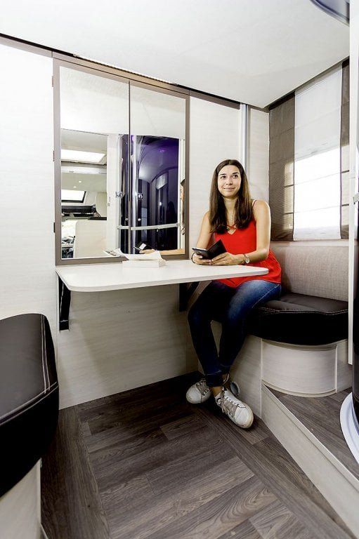 Chausson Veicoli da campeggio: Profilé Chausson Flash 716, Ford Transit,Mod.Famille,5 pers – Usato da Vaulion venduto da ren_2mgb 5