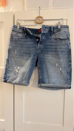 Coole Distressed Jeans Shorts für den Sommer, Grösse L