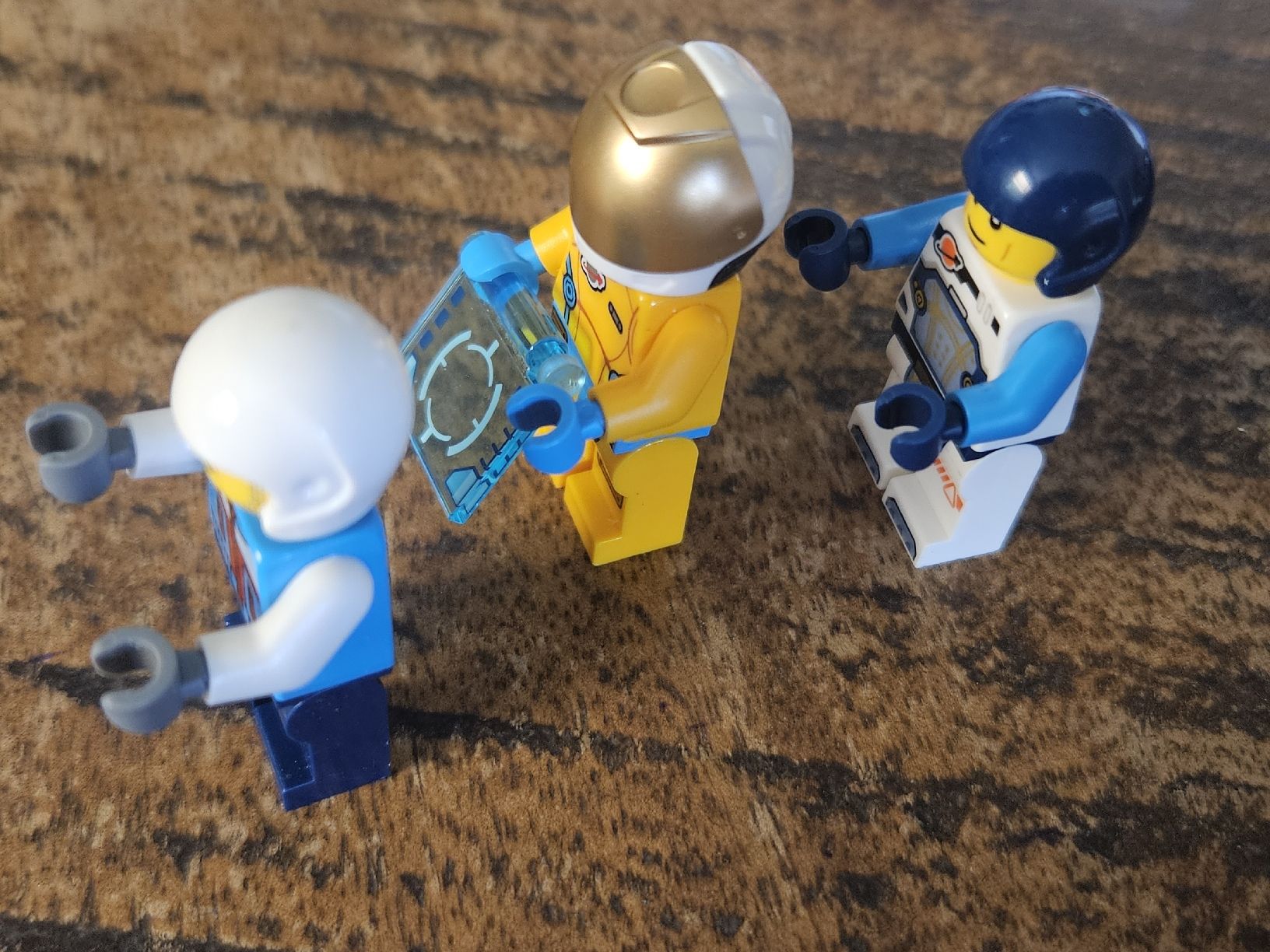 Lego Kit di costruzioni: lego lot de 3 figurines  – Usato da Confignon venduto da Ecrofigs 2