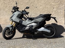 Motorrad Honda X-ADV 750 Grau Automatik neuwertig