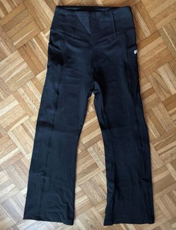 Schwarze  Trainingshose,  GUESS Gr.36/38
