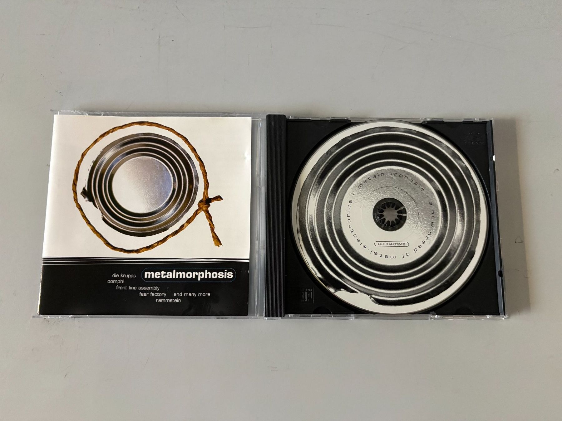 CD: VA - Metalmorphosis CD Neu Deutsche Härte Rammstein eetc. – Usato da Wiedlisbach venduto da Andrisa
