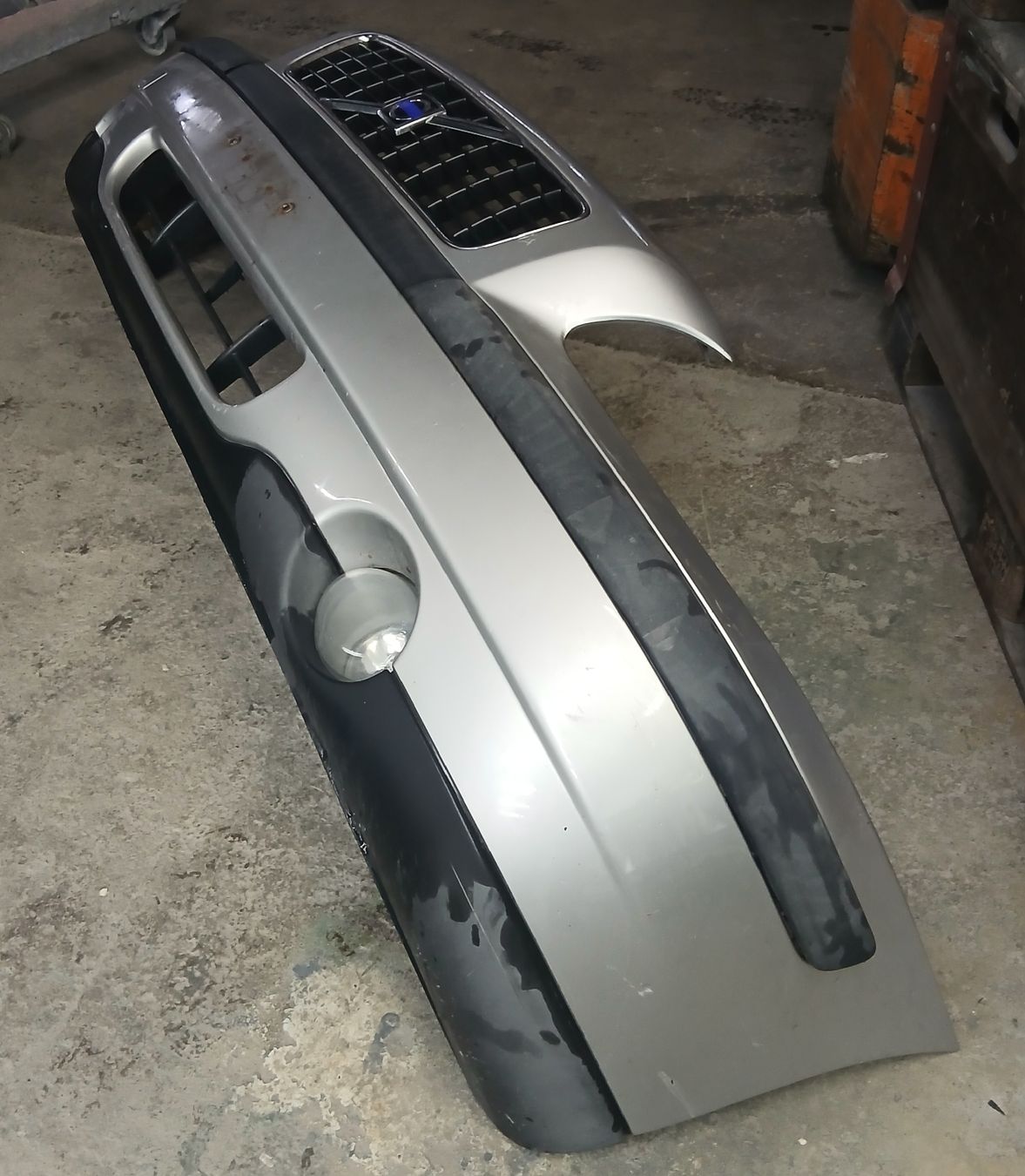 Volvo Tutti pezzi di ricambio auto: Pare-chocs avant Volvo S60 2000-2009 – Usato da la heutte venduto da Auto-stock 2