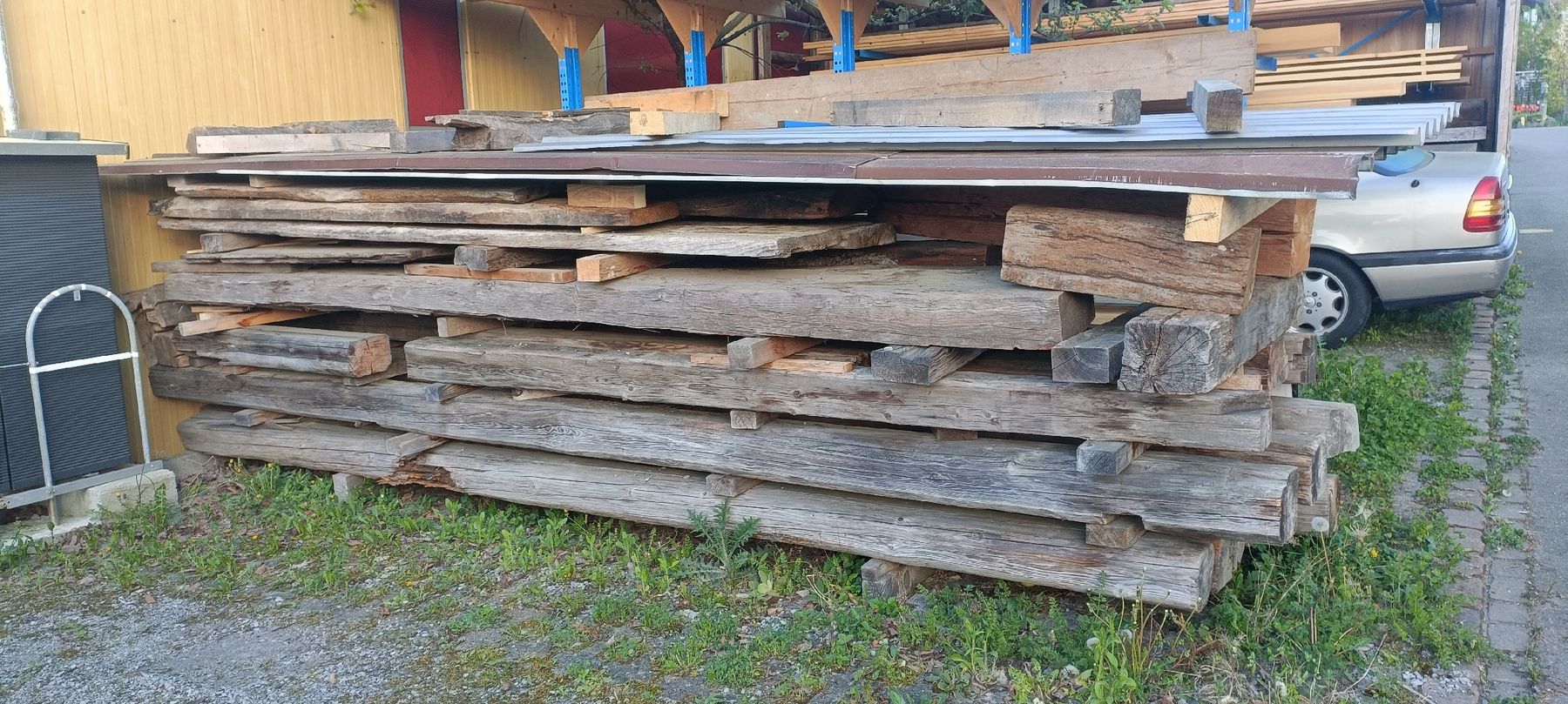 Articoli in legno: Altholzstapel / Altholzbalken – Usato da Schmerikon venduto da mrtl