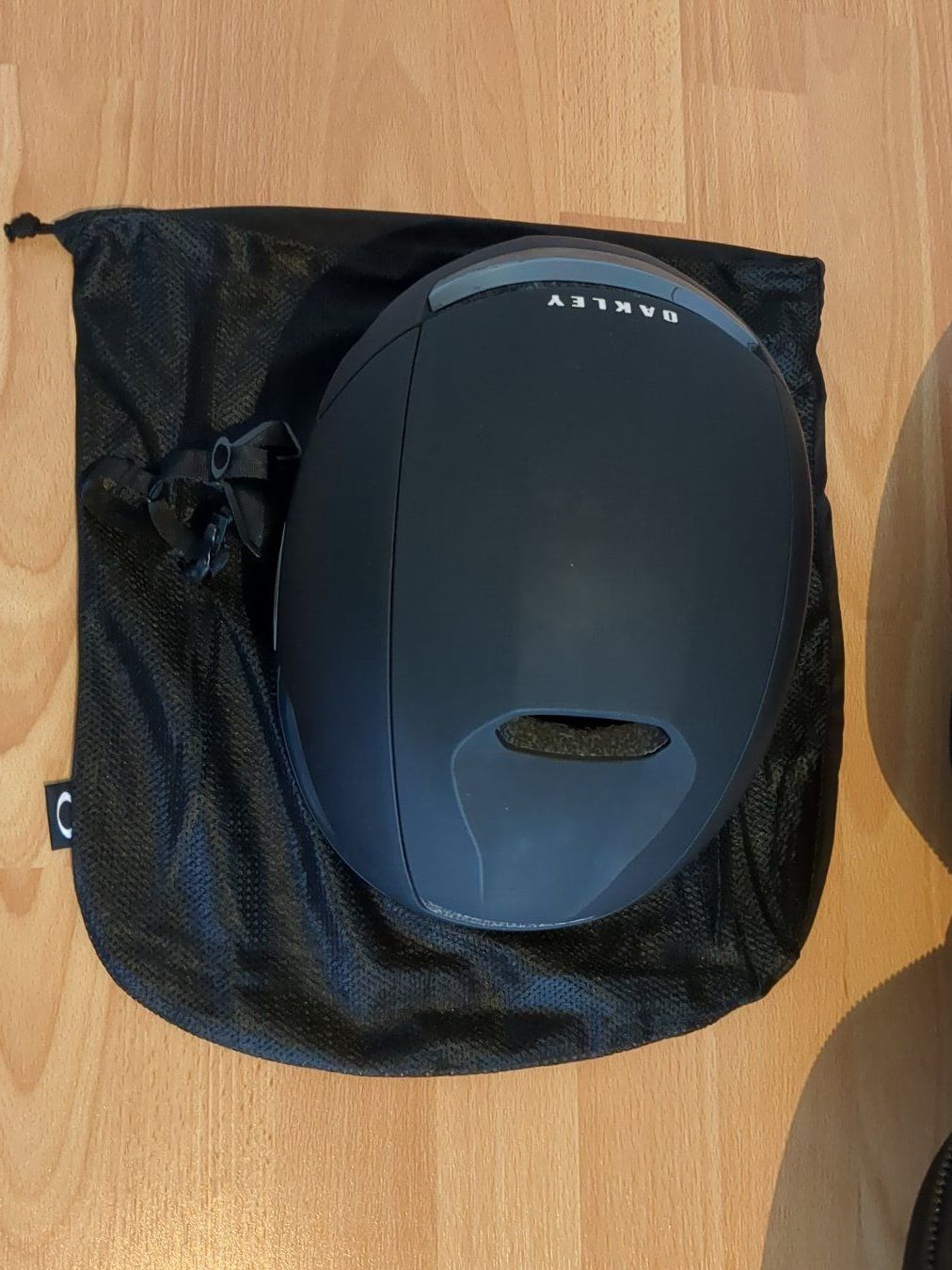 Oakley Caschi: Oakley Aro7 Lite Mips black Taille L with storage case – Usato da Bourguillon venduto da sellerfromthenet 4