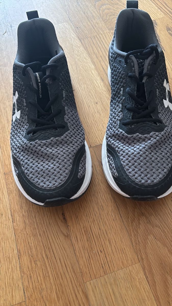 Under Armour Herrenschuhe: Under Armour Schuhe Charged – Gebraucht aus Winterthur von Flomiverse 2