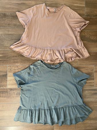 2x Asos T-Shirt mit Schösschen grün & rosa Gr. 52
