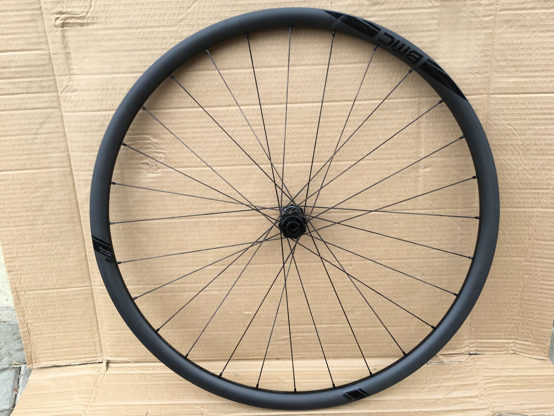 Pièces détachées: BMC / DT Carbon-Vorderrad 29" boost – Neuf (Voir description) à Diemerswil par Raskolnik