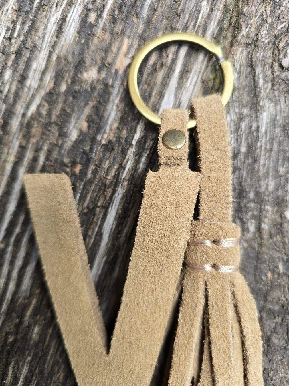 Portachiavi: Accessoires: Schlüsselanhänger Wildleder camel "V" – Nuovo (secondo la descrizione) da Romanshorn venduto da Rachacha 1